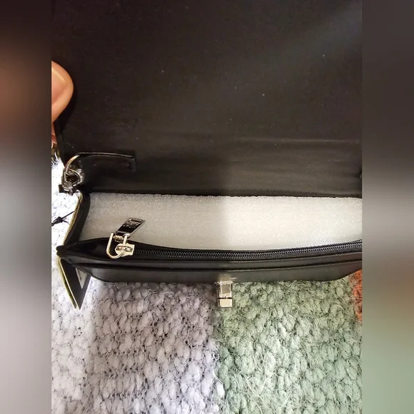 Badgley Mischka Black Quilted Chain Strap Crossbody Handbag NWT - Picture 11 of 14